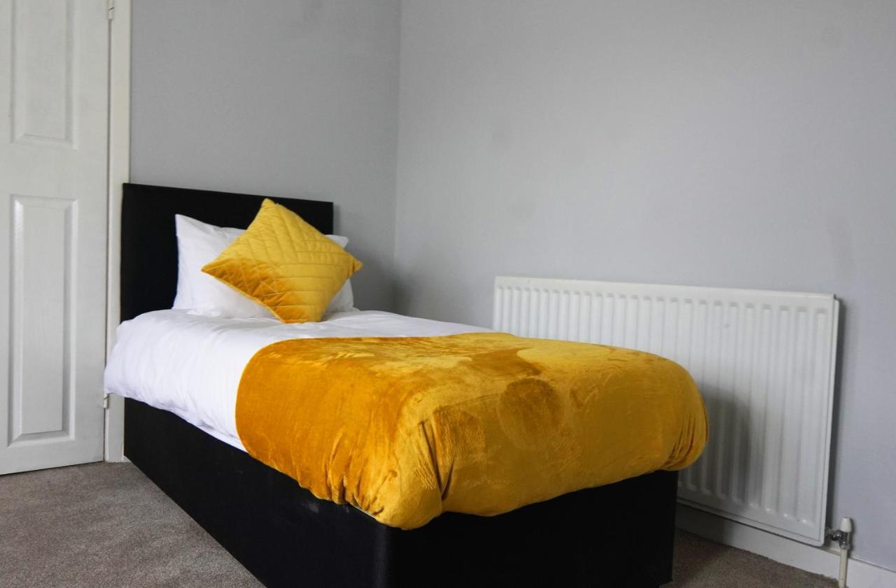 Portobello House - Four Bedroom House Perfect For Contractors - Sleeps 6 - Free Parking Wolverhampton Buitenkant foto