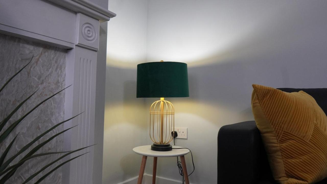 Portobello House - Four Bedroom House Perfect For Contractors - Sleeps 6 - Free Parking Wolverhampton Buitenkant foto