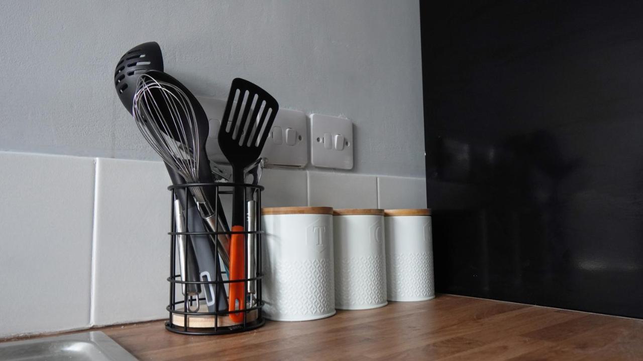 Portobello House - Four Bedroom House Perfect For Contractors - Sleeps 6 - Free Parking Wolverhampton Buitenkant foto