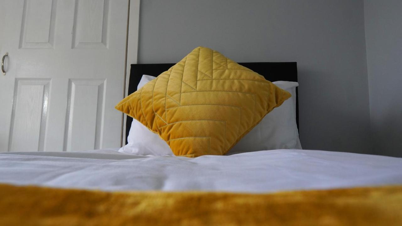Portobello House - Four Bedroom House Perfect For Contractors - Sleeps 6 - Free Parking Wolverhampton Buitenkant foto