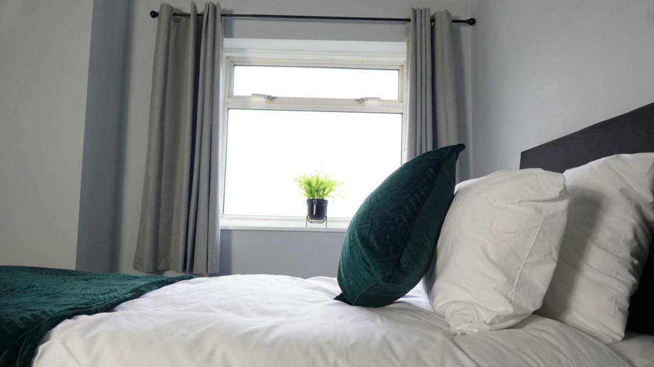Portobello House - Four Bedroom House Perfect For Contractors - Sleeps 6 - Free Parking Wolverhampton Buitenkant foto