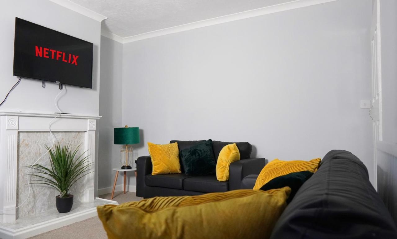 Portobello House - Four Bedroom House Perfect For Contractors - Sleeps 6 - Free Parking Wolverhampton Buitenkant foto
