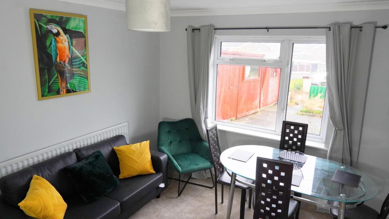 Portobello House - Four Bedroom House Perfect For Contractors - Sleeps 6 - Free Parking Wolverhampton Buitenkant foto