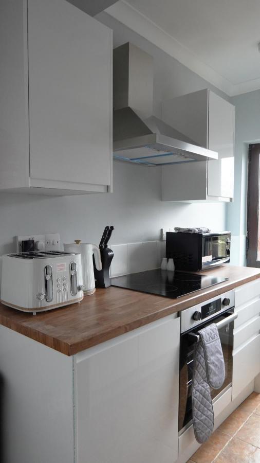 Portobello House - Four Bedroom House Perfect For Contractors - Sleeps 6 - Free Parking Wolverhampton Buitenkant foto